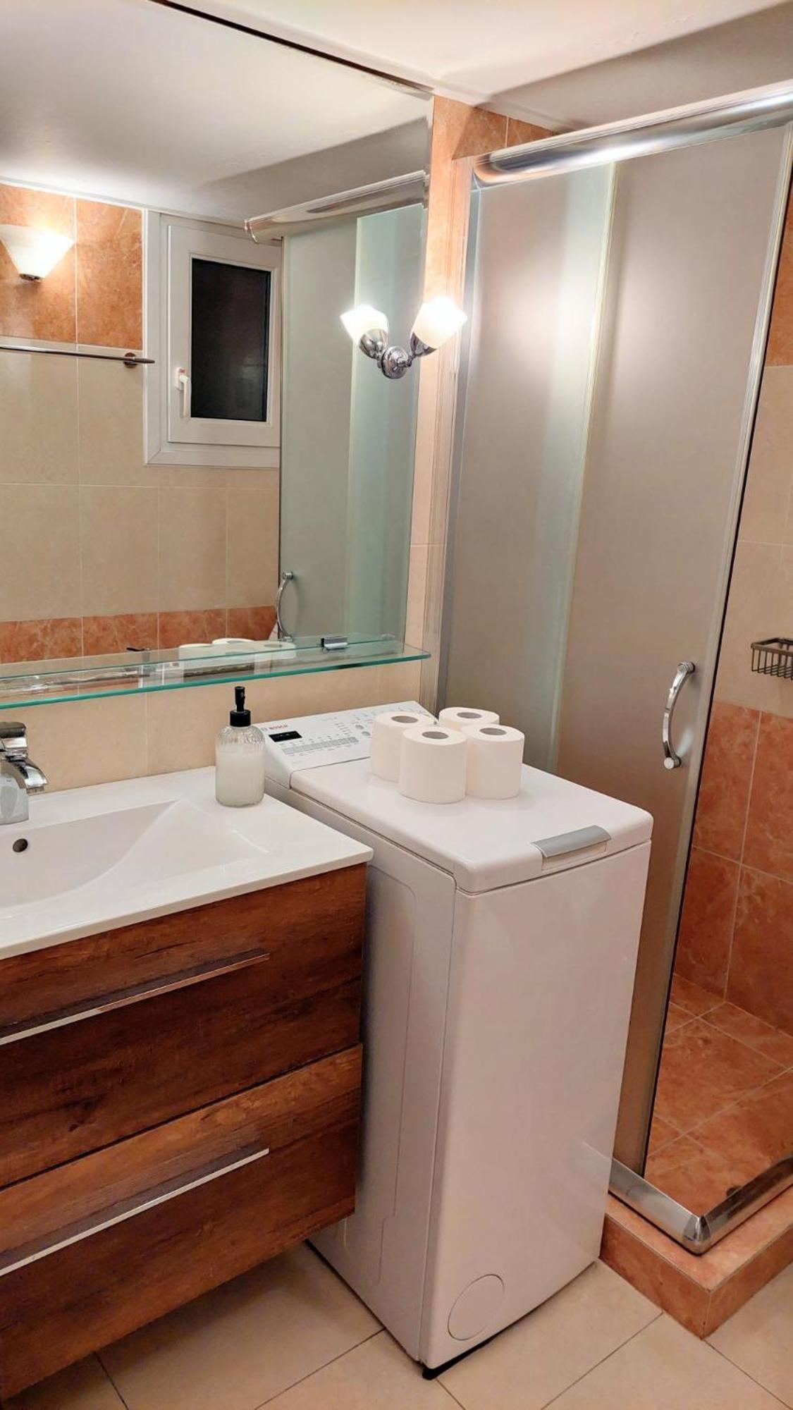 Lovely Apartment In Athens Center Atenas Exterior foto
